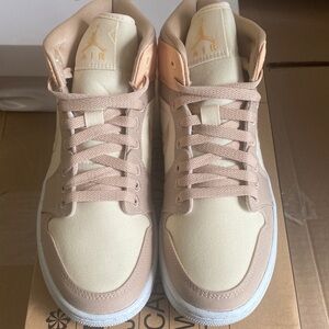 Jordan Women's Tan and Cream Sneakers